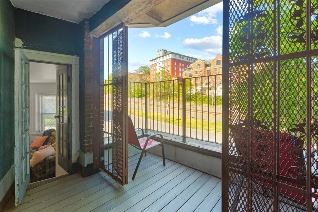 1462 Commonwealth Ave, Brighton