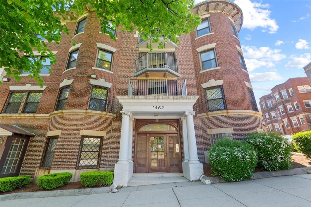 1462 Commonwealth Ave, Brighton