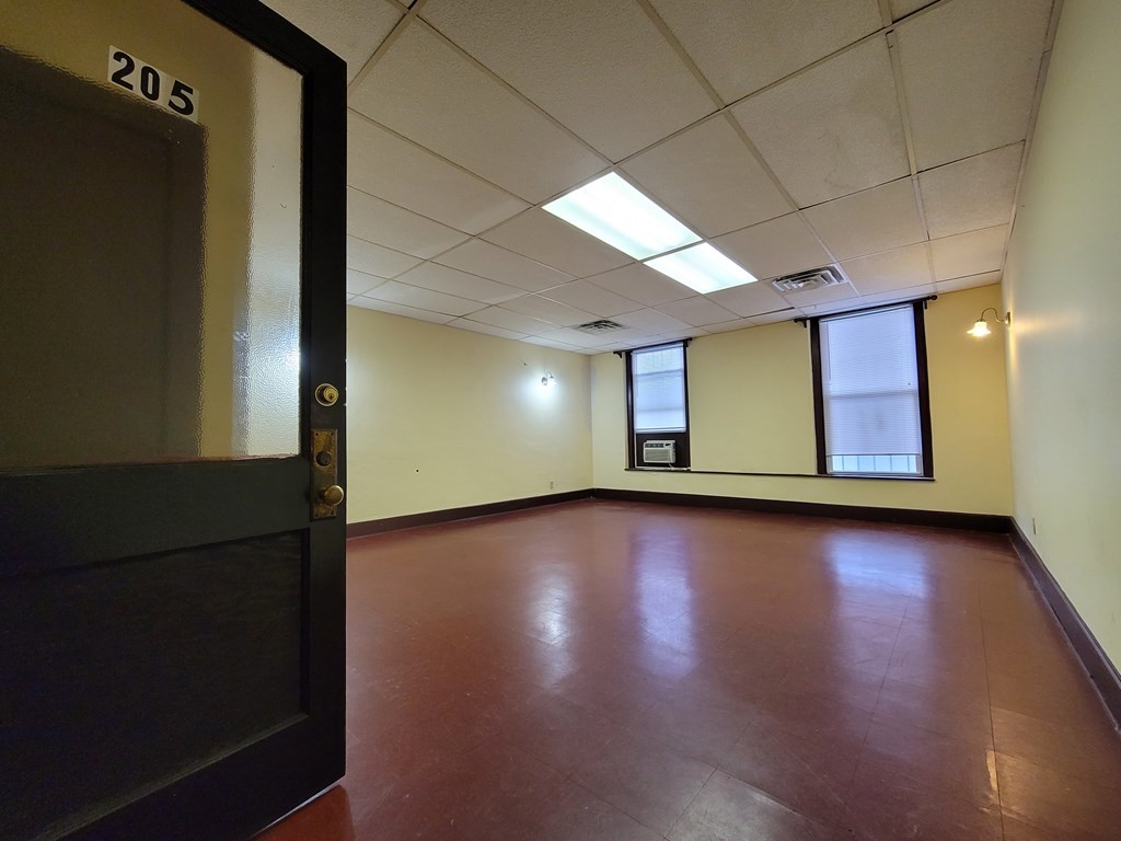 Office space located downtown across from the new district court house ideal for any Business. Office is located on second floor with beautiful common areas, window a/c, and common area restrooms. Electric, and Heat included in rental price.
