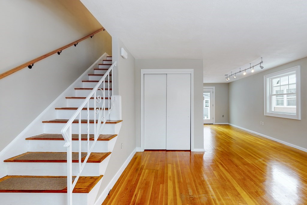 27 Ledge Hill Rd, West Roxbury