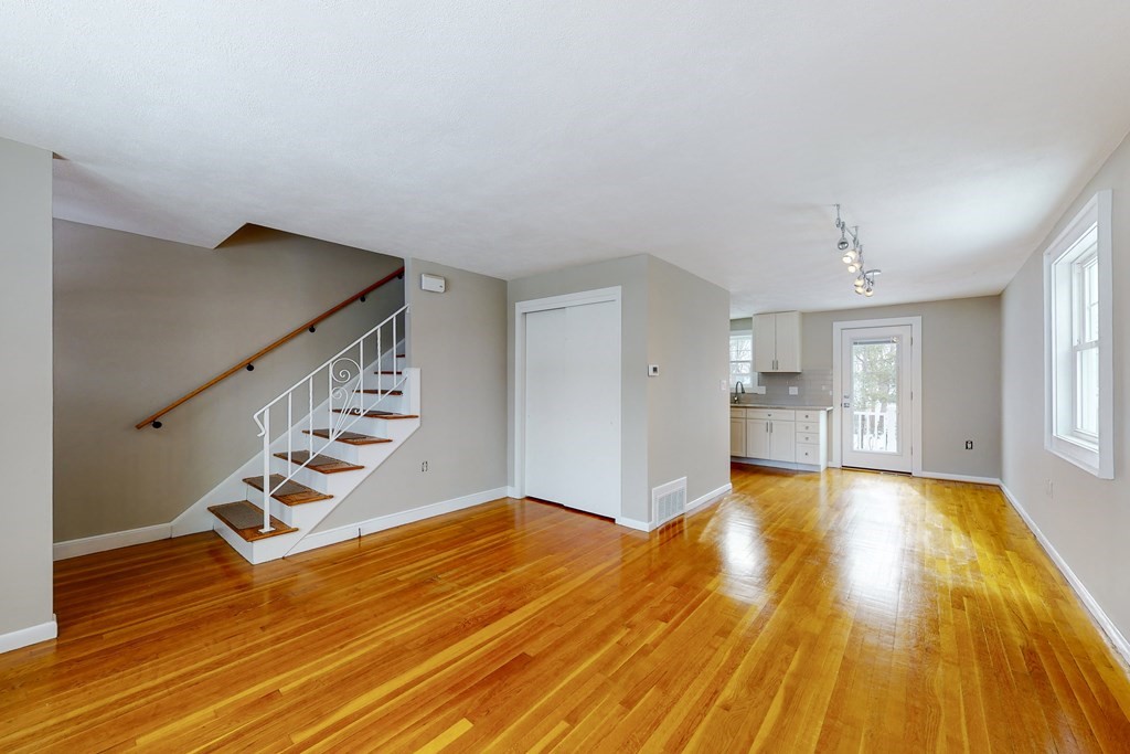 27 Ledge Hill Rd, West Roxbury