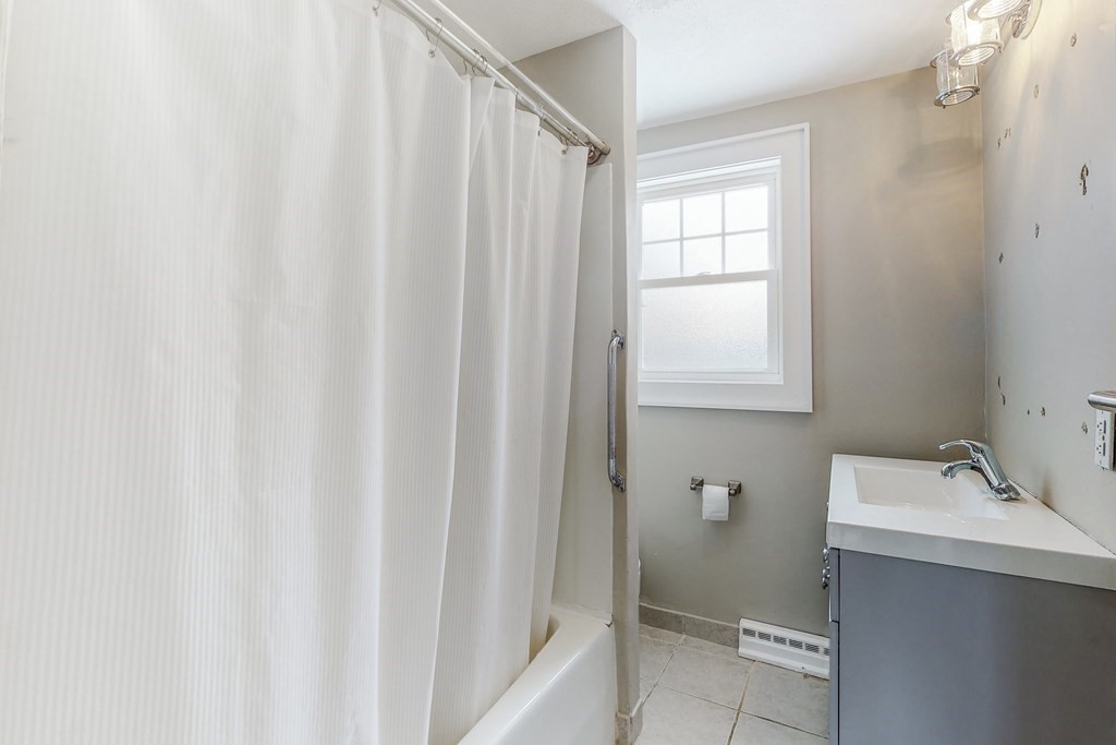 27 Ledge Hill Rd, West Roxbury