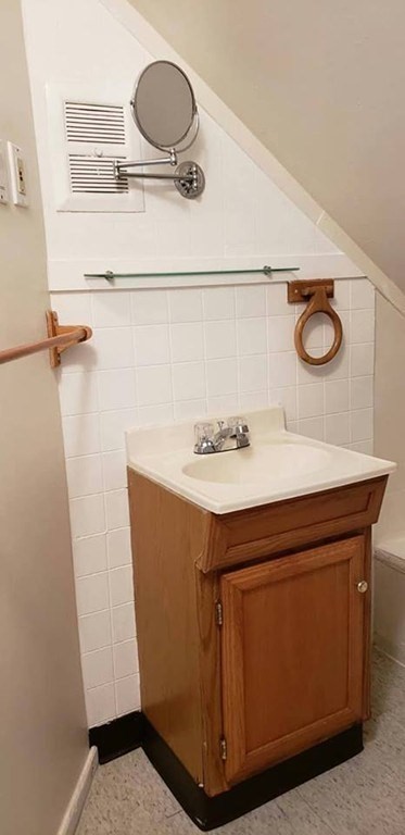 15 Carlton St, Ball Square