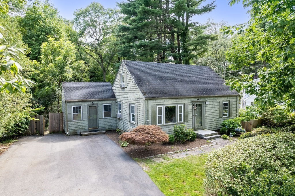 For Sale 702 Page St Stoughton Ma 072 4 Beds 1 Full Bath 464 900