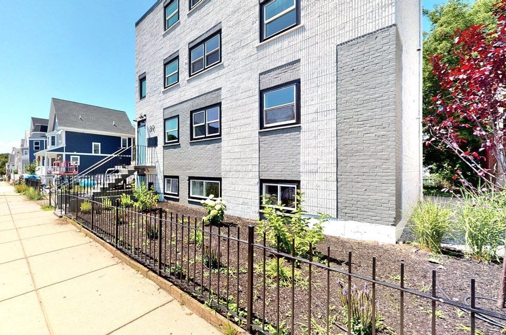 89 Woodrow Ave, Dorchester