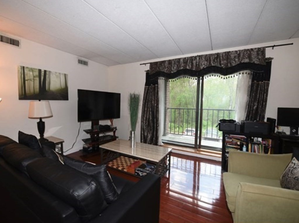 685 Main St, Weymouth