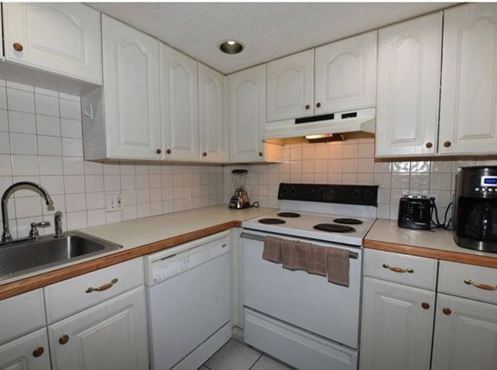 685 Main St, Weymouth