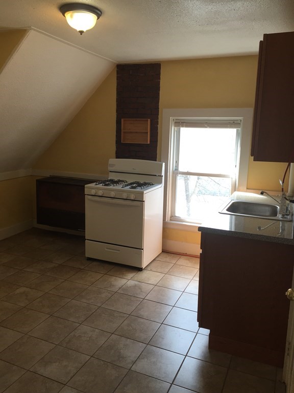 52 Harvest St, Dorchester