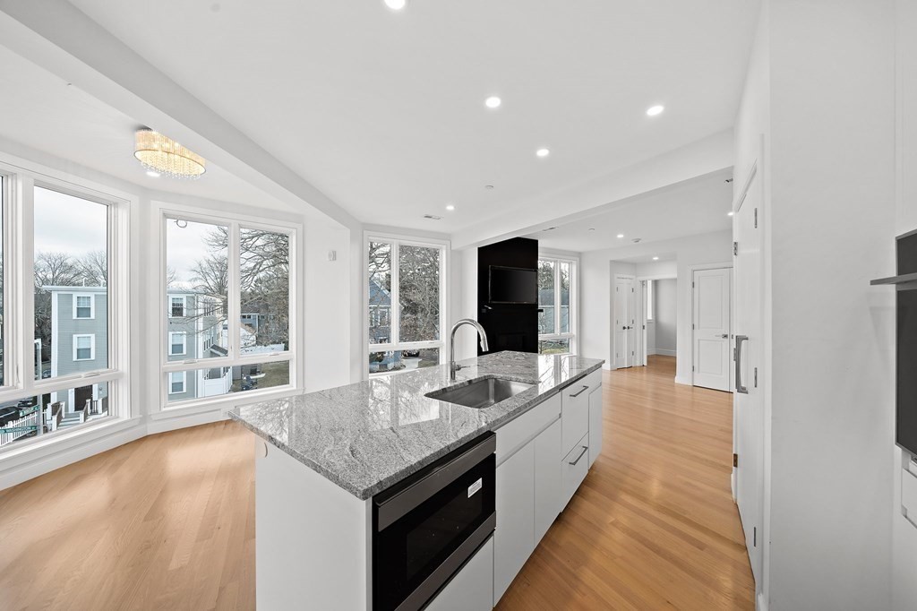 4383 Washington, Roslindale