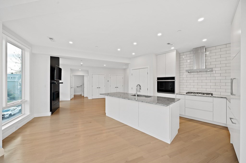 4383 Washington, Roslindale