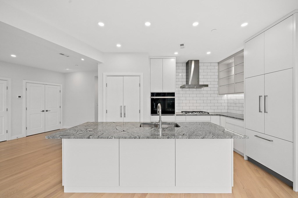 4383 Washington, Roslindale