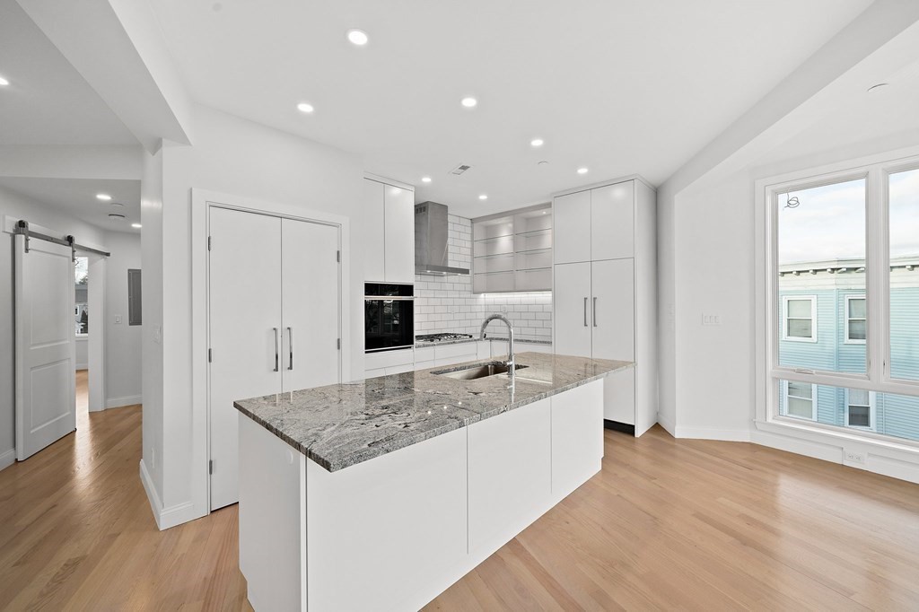 4383 Washington, Roslindale