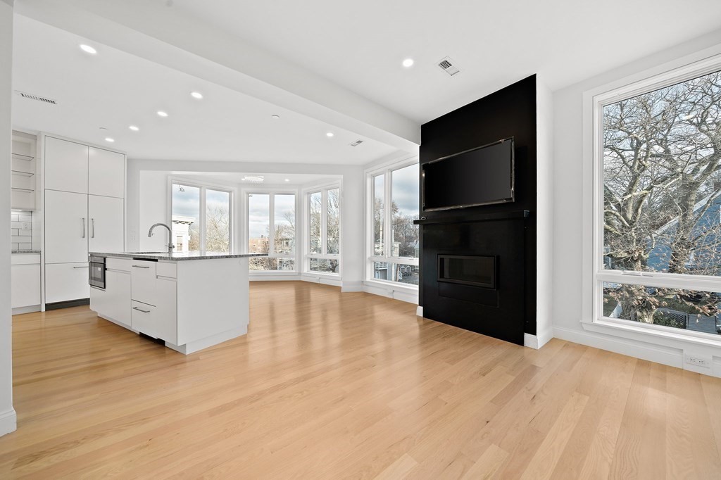 4383 Washington, Roslindale