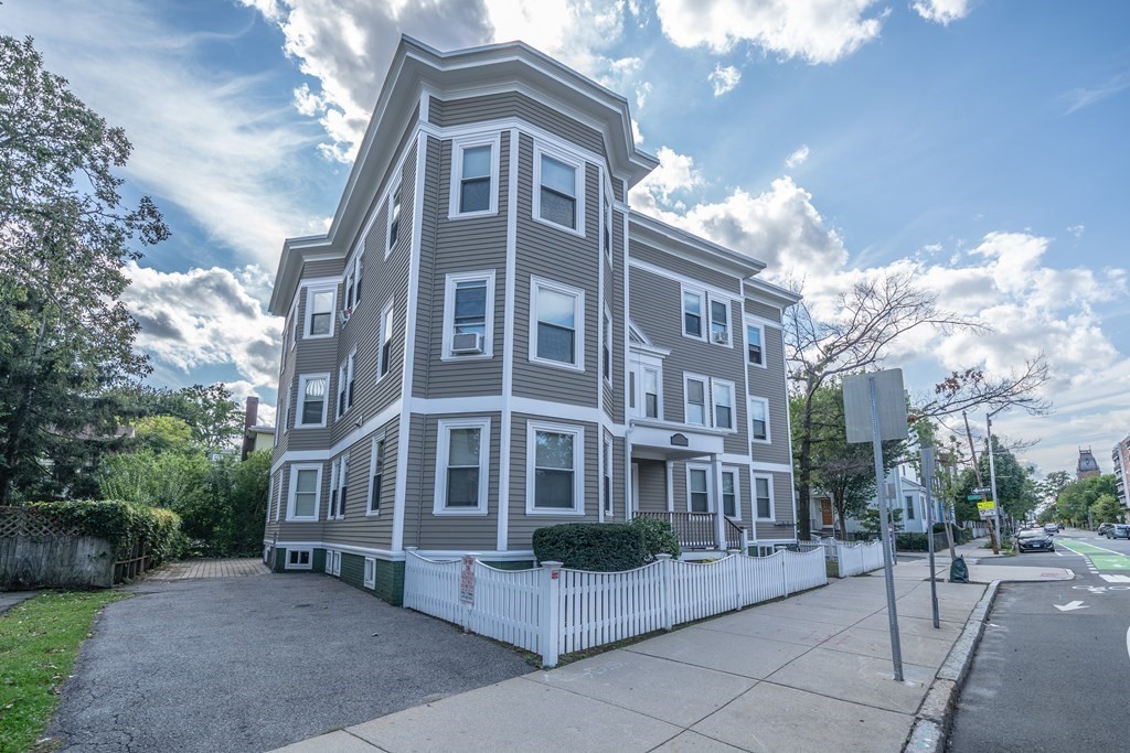 1590 Cambridge St, Mid Cambridge