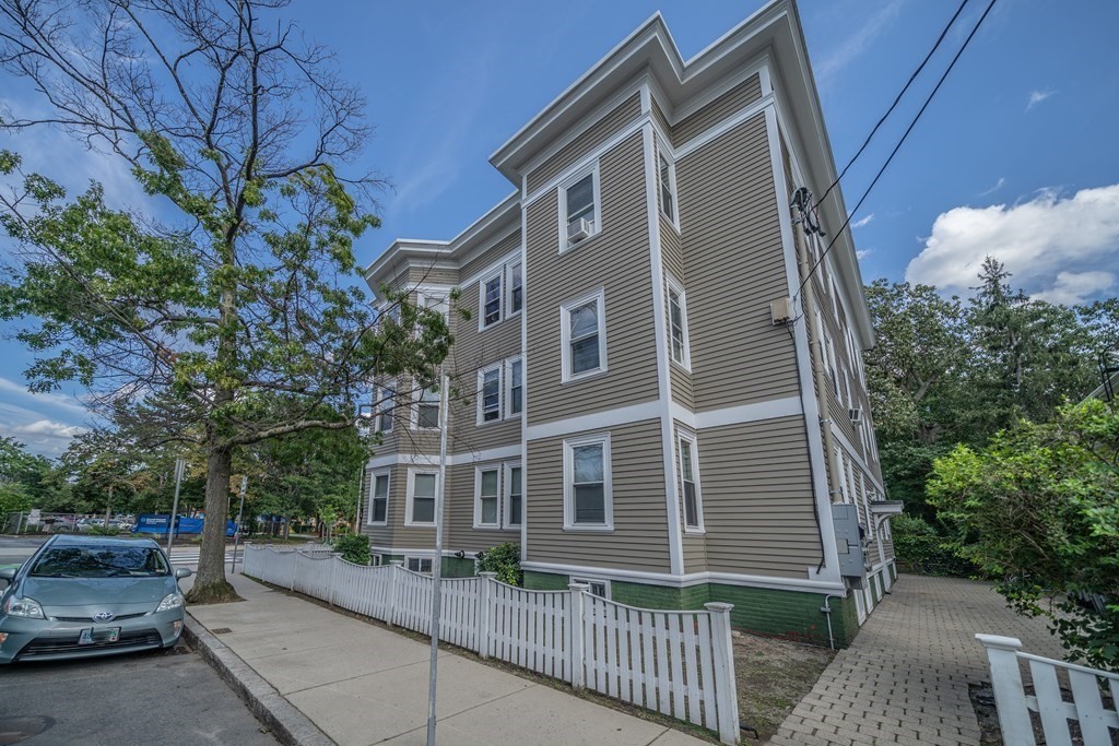 1590 Cambridge St, Mid Cambridge