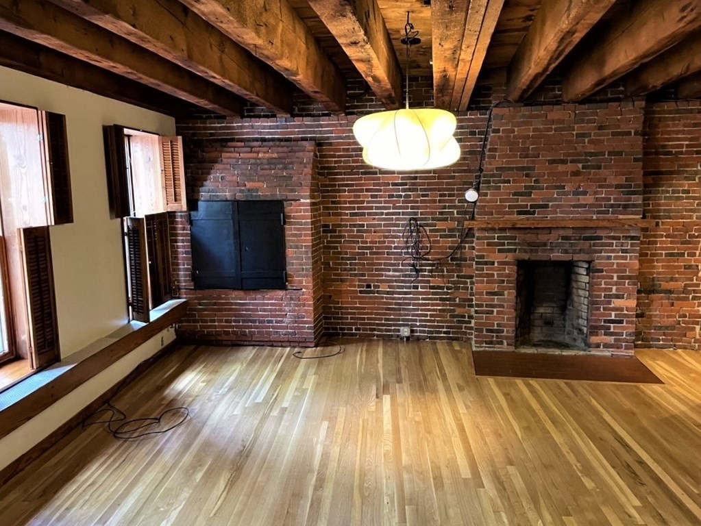 162 Commercial St, Waterfront