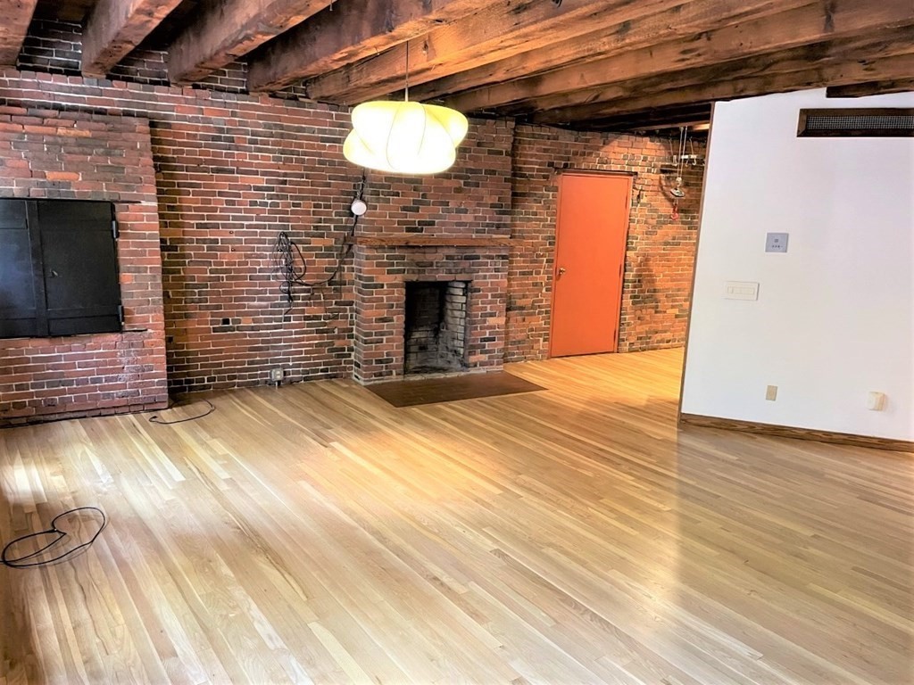 162 Commercial St, Waterfront