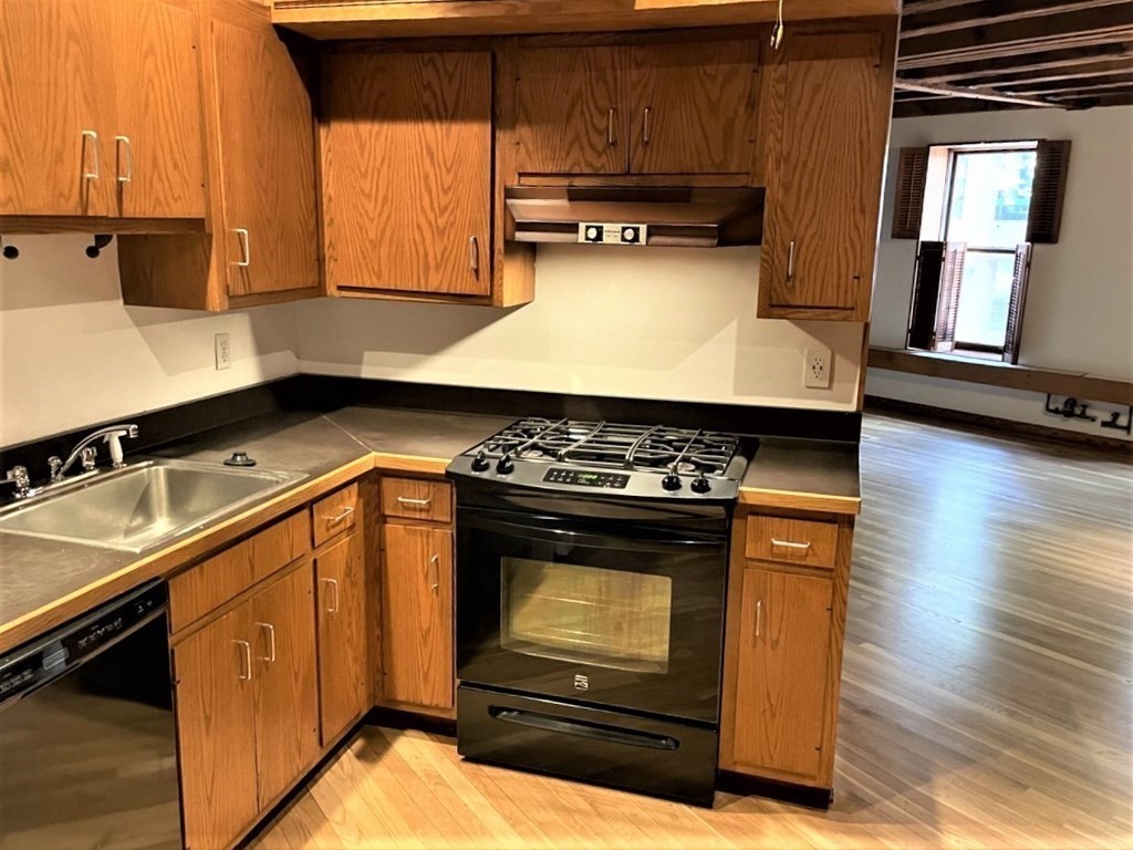 162 Commercial St, Waterfront