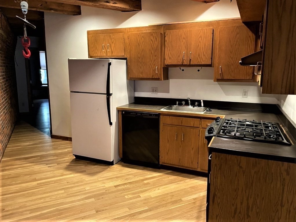 162 Commercial St, Waterfront