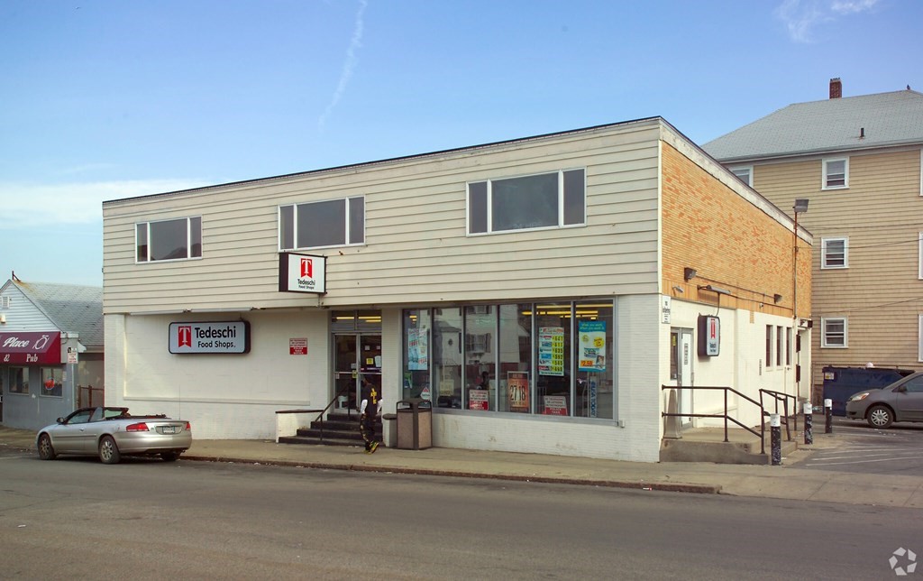 LIMITLESS options for the savvy investor or entrepreneur! Free standing building, approximately 3000sqft of retail space on the main floor, 3000sqft of office space upstairs, and 3000sqft of dry basement for storage. Busy downtown area, centrally located just blocks from St. Anne's hospital and Kennedy Park. Currently not occupied, however still under lease to 7-Eleven through April 30, 2023 at $84,221 per year. Collect the rent for the next few years, or open your own establishment! Densely populated area, ideal for foot traffic.