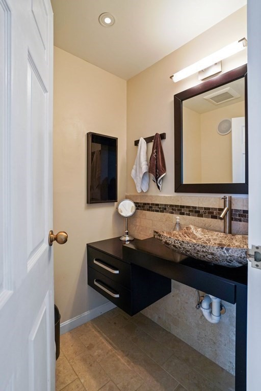 357 Commercial St, Waterfront