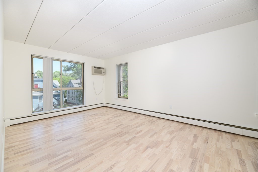 16 Trowbridge St, Harvard Square