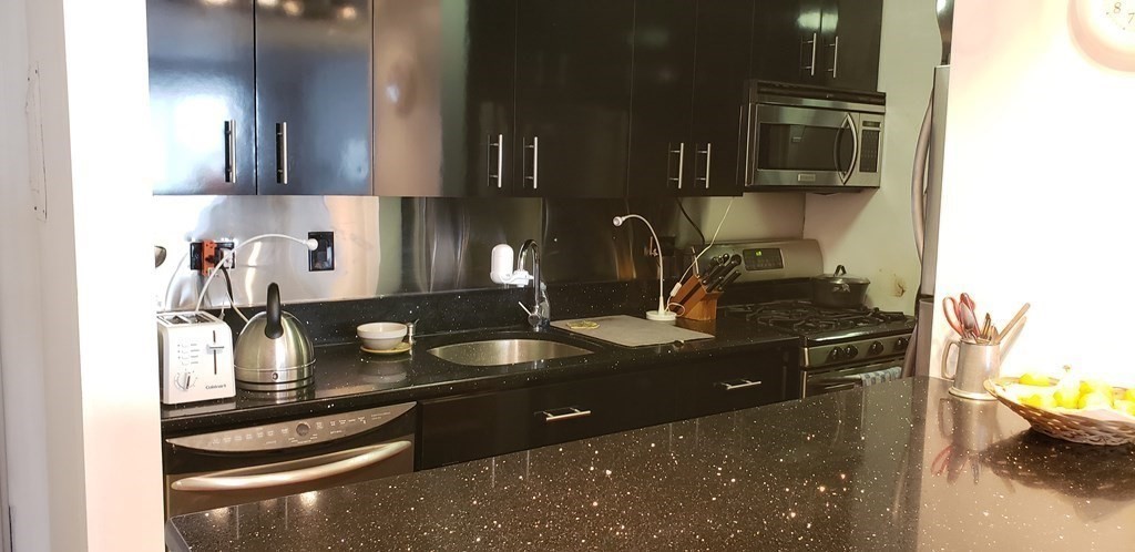 6 Whittier Pl, West End