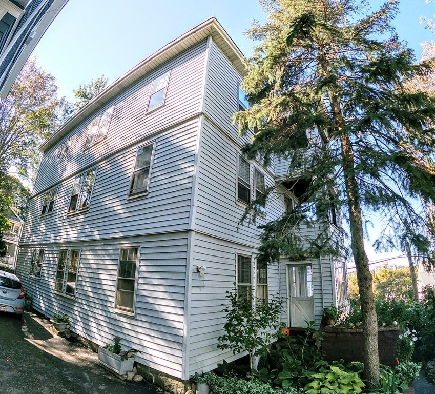 36 Leland St, Jamaica Plain