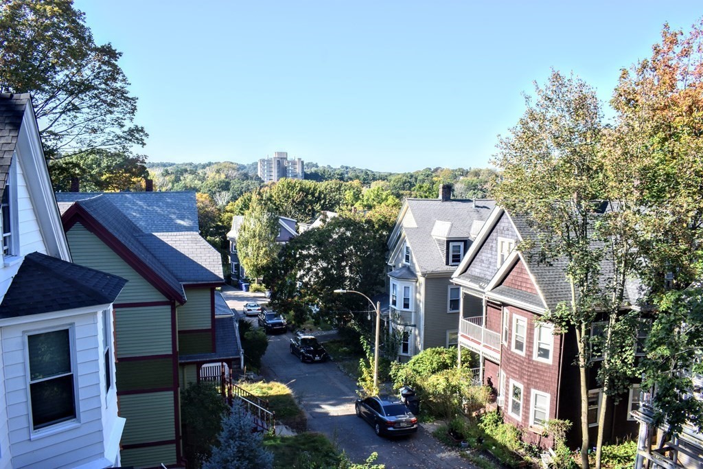 36 Leland St, Jamaica Plain