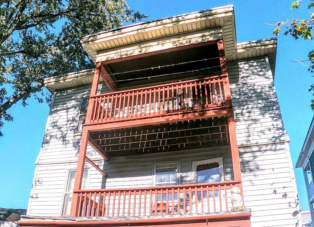 36 Leland St, Jamaica Plain