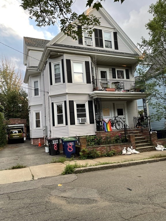 8 Holyoke Rd, Porter Square