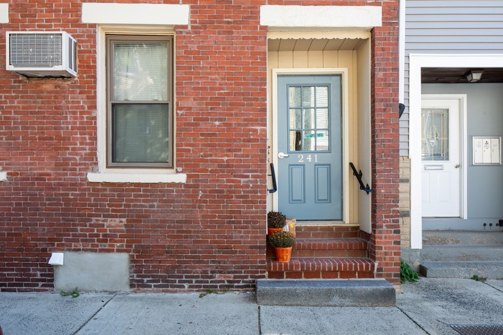 241 E St, South Boston