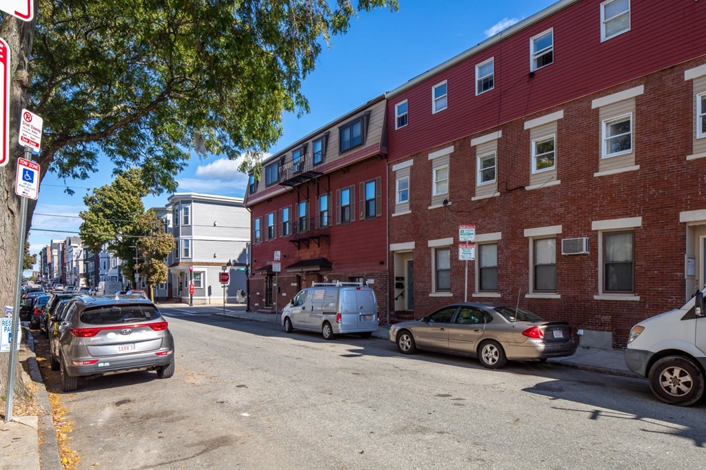 241 E St, South Boston