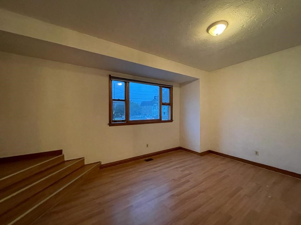 3 7 Greenwood Sq, Hyde Park