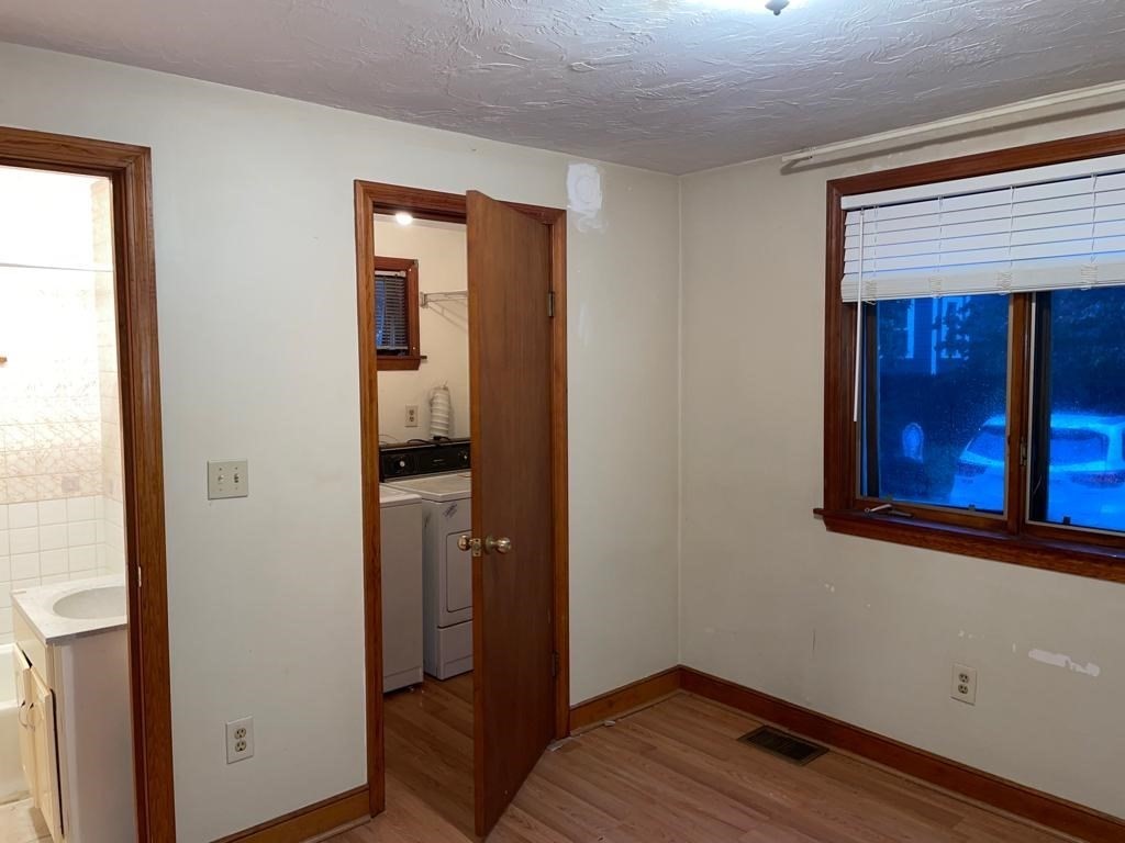 3 7 Greenwood Sq, Hyde Park