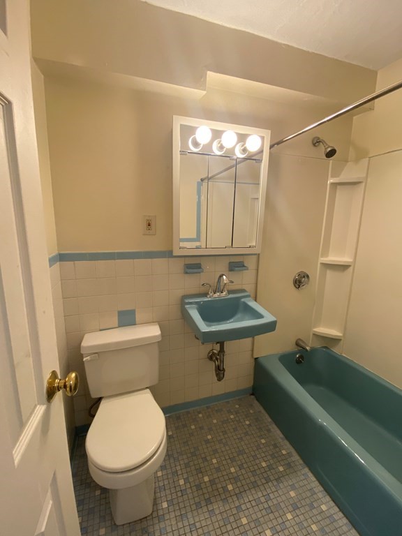 745 6th St, South Boston