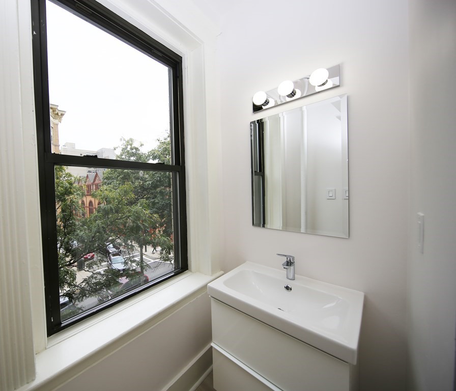 39 Hemenway St, Back Bay