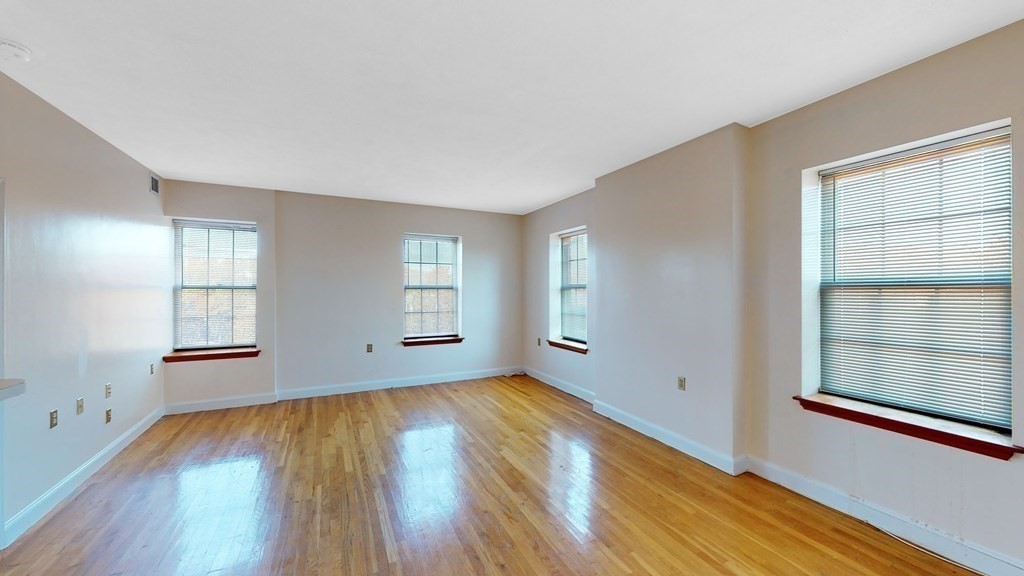 14 John Eliot Sq, Roxbury