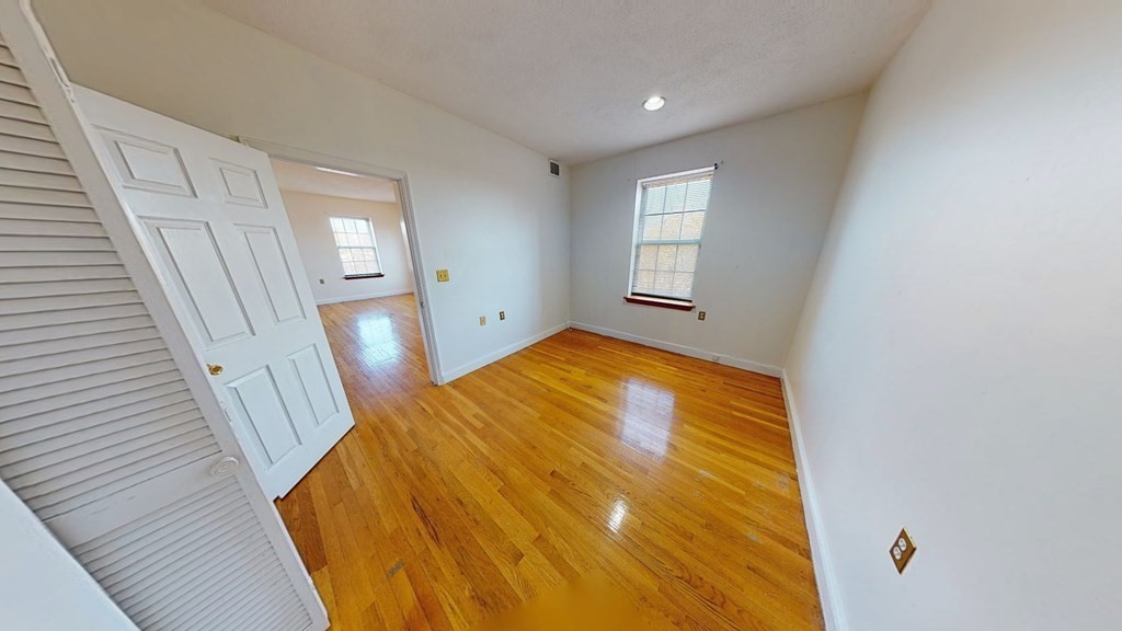 14 John Eliot Sq, Roxbury