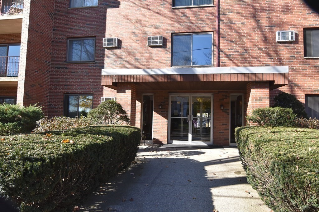 53 Paul St, Newton Center