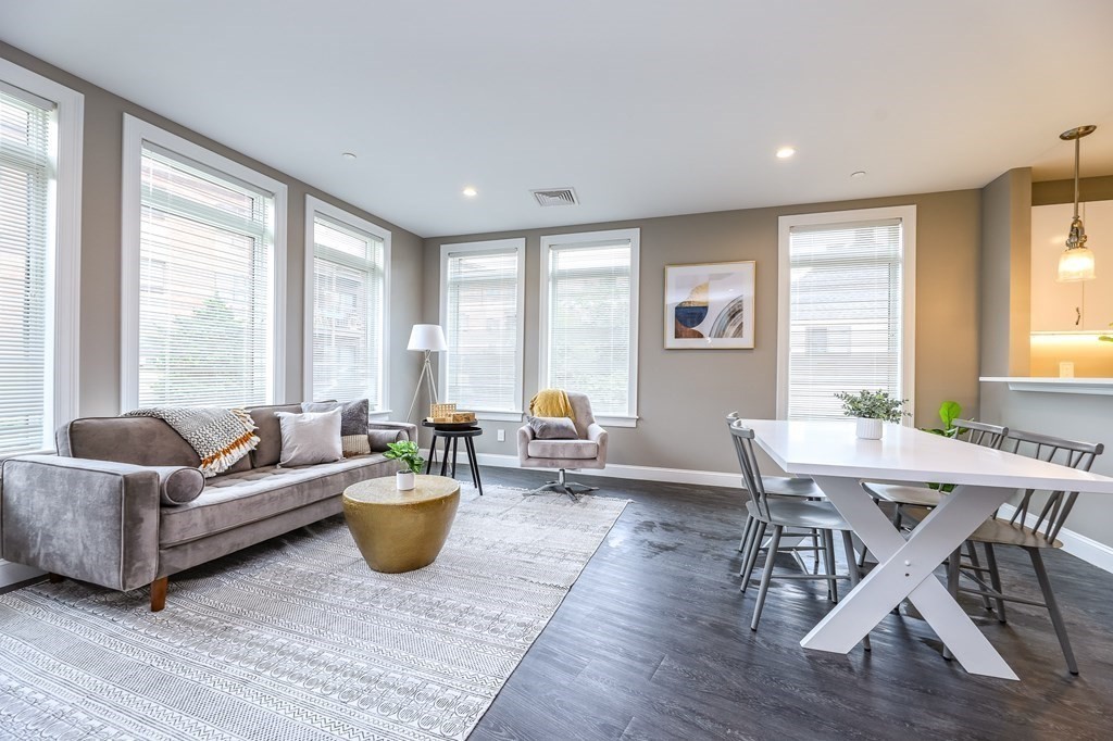 4945 Washington St, West Roxbury