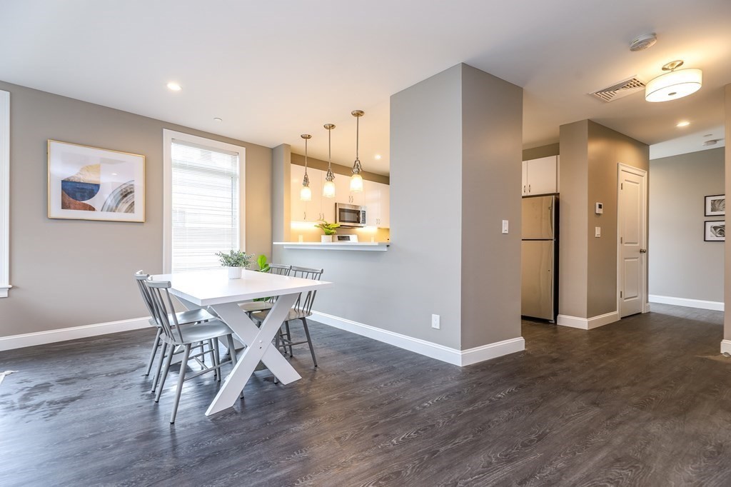 4945 Washington St, West Roxbury