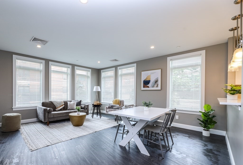 4945 Washington St, West Roxbury