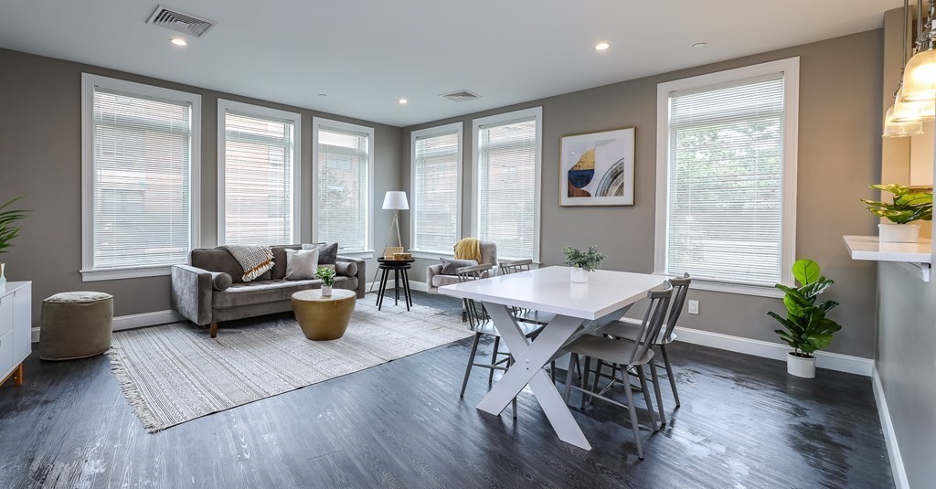 4945 Washington St, West Roxbury