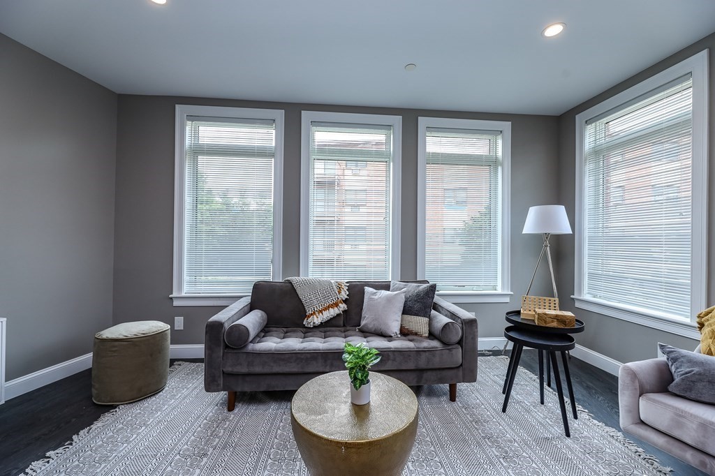 4945 Washington St, West Roxbury