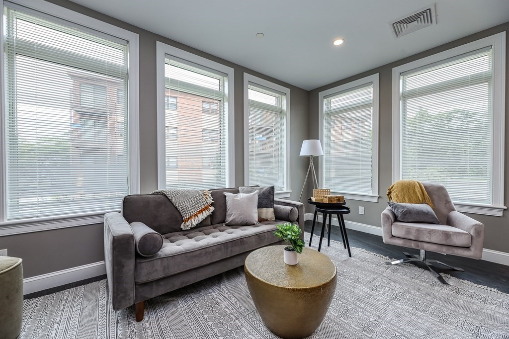 4945 Washington St, West Roxbury