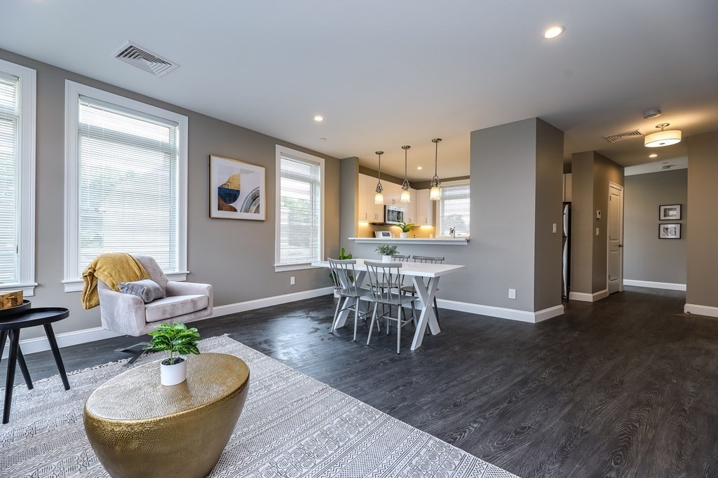 4945 Washington St, West Roxbury