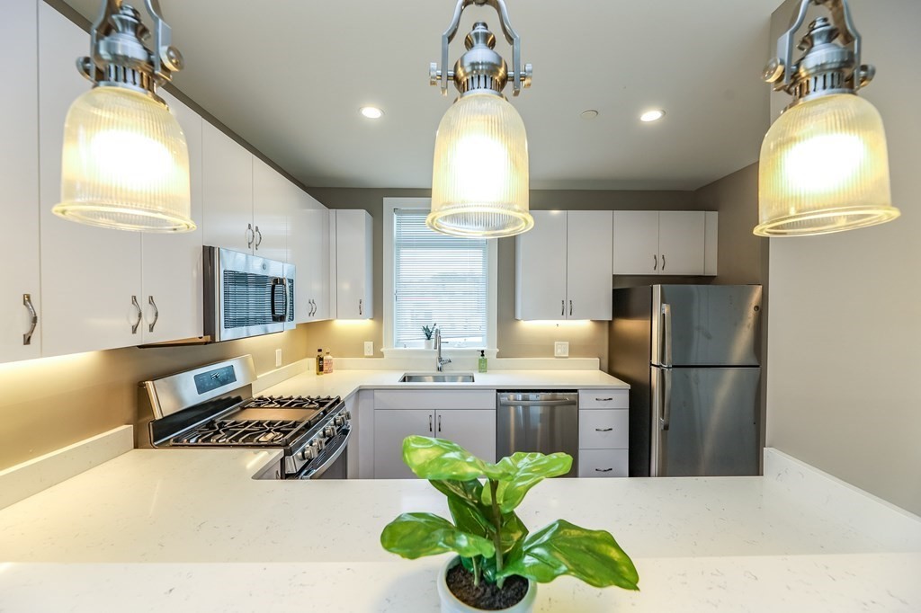 4945 Washington St, West Roxbury