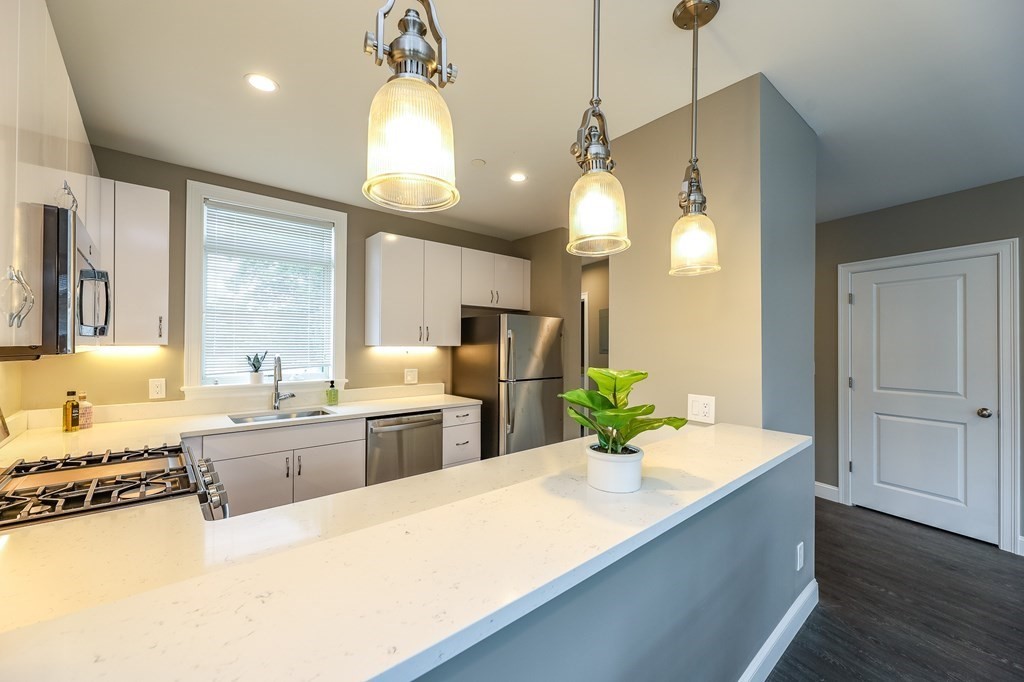 4945 Washington St, West Roxbury