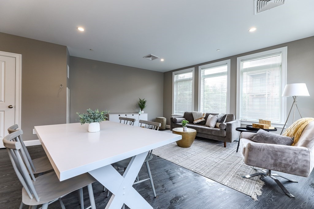 4945 Washington St, West Roxbury